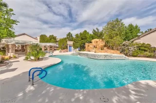 Photo #6: 2384889 Listing 