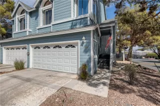 Photo #2: 2384918 Listing