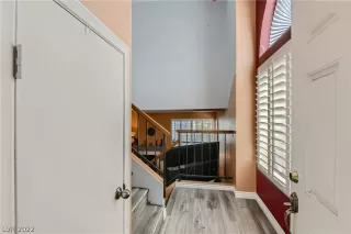 Photo #3: 2384918 Listing