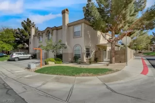 Photo #3: 2384941 Listing