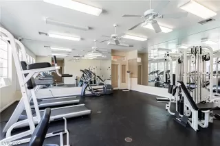 Photo #4: 2384951 Listing