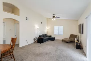 Photo #6: 2384951 Listing