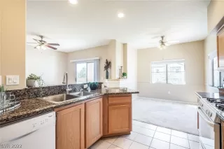 Photo #4: 2384954 Listing