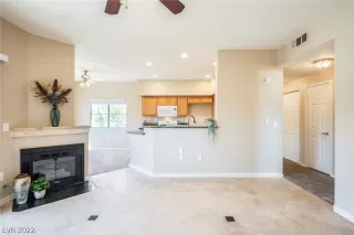 Photo #5: 2384954 Listing