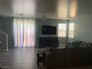 Photo #2: 2384957 Listing