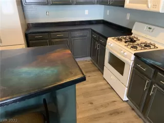 Photo #3: 2384957 Listing