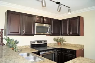 Photo #3: 2384960 Listing