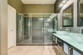 Photo #1: 2384961 Listing