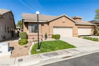 Photo #4: 2384961 Listing