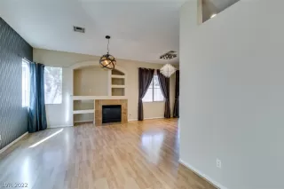 Photo #5: 2384961 Listing