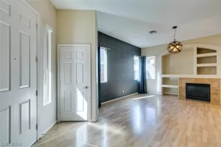 Photo #6: 2384961 Listing