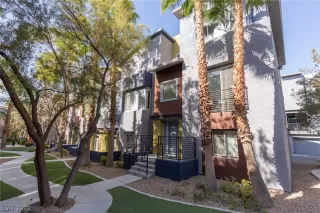 Photo #4: 2384997 Listing 