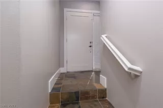 Photo #5: 2384997 Listing 