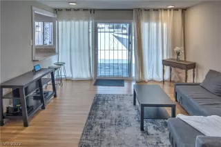 Photo #3: 2385012 Listing