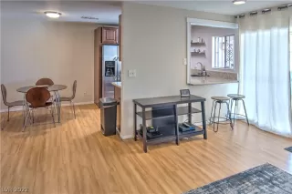 Photo #4: 2385012 Listing