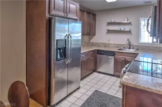 Photo #5: 2385012 Listing