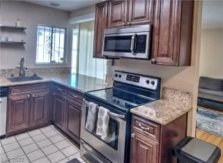 Photo #6: 2385012 Listing