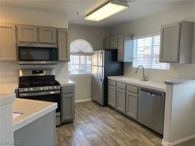 MLS: 2385019 Condo For Sale