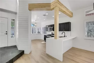 Photo #1: 2385023 Listing