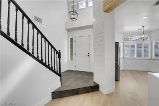 Photo #5: 2385023 Listing