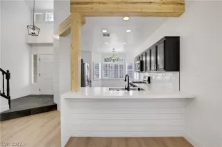 Photo #6: 2385023 Listing