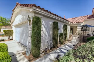 Photo #2: 2385025 Listing 