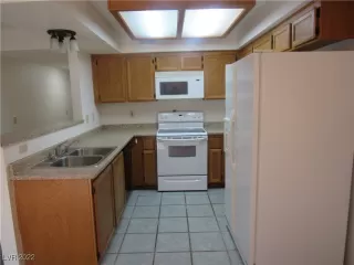 Photo #5: 2385032 Listing 