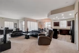 Photo #3: 2385072 Listing 