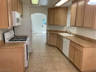 Photo #3: 2385083 Listing 