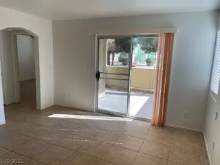 Photo #5: 2385083 Listing 