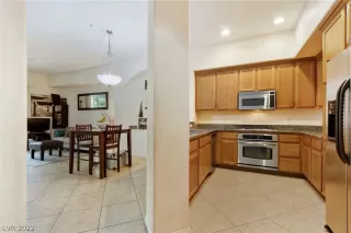 Photo #3: 2385088 Listing