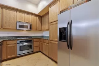 Photo #4: 2385088 Listing