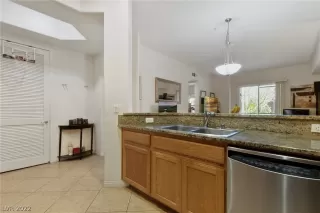 Photo #5: 2385088 Listing