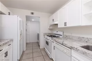 Photo #4: 2385093 Listing 