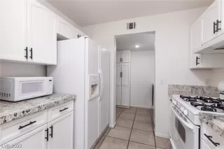 Photo #5: 2385093 Listing 