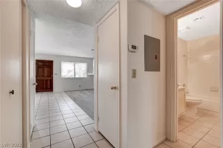 Photo #5: 2385175 Listing