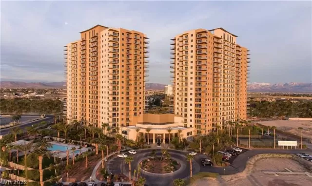 MLS: 2385226 Condo For Sale