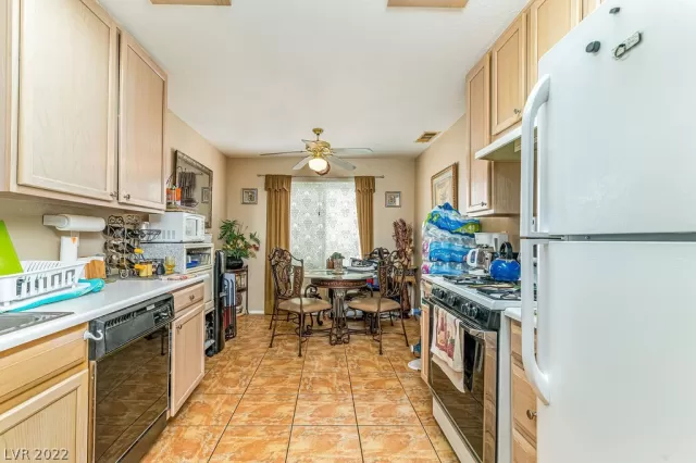 MLS: 2385264 Condo For Sale