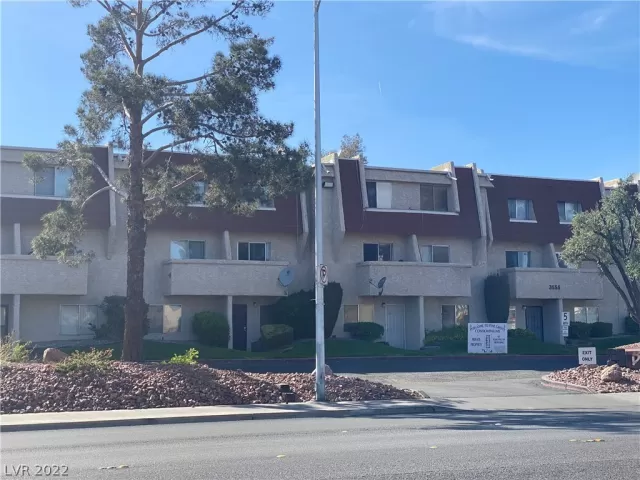 MLS: 2385265 Condo For Sale