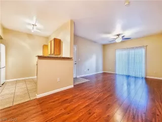 Photo #2: 2385276 Listing