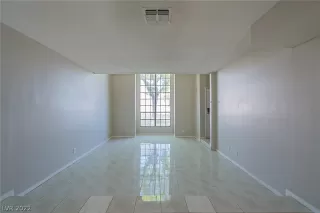 Photo #2: 2385282 Listing 