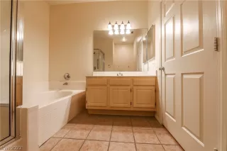 Photo #5: 2385293 Listing 