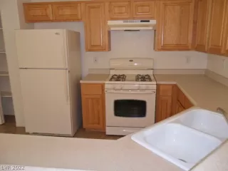 Photo #3: 2385301 Listing