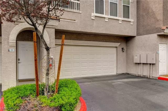 MLS: 2385314 Condo For Sale