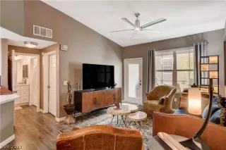 Photo #5: 2385314 Listing 