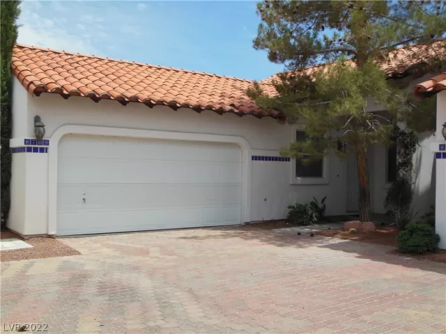 MLS: 2385327 Condo For Sale