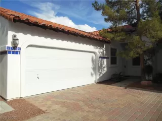 Photo #5: 2385327 Listing 