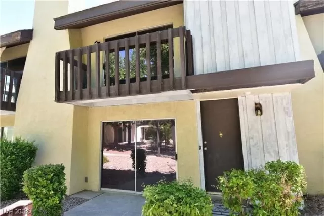 MLS: 2385342 Condo For Sale