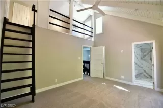 Photo #4: 2385342 Listing