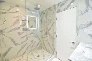 Photo #5: 2385342 Listing